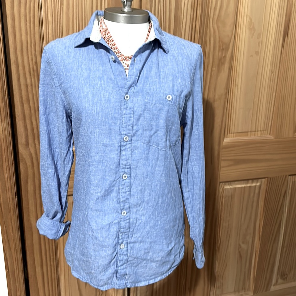 DIVIDED H & M BUTTON DOWN BLUE SHIRT SMALL NEVER WORN